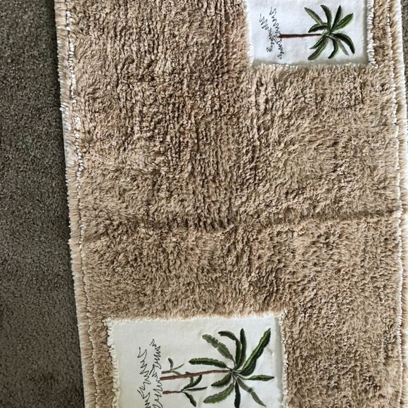 Palm Tree Shower Curtain, curtain rings, and rugs - Picture 13 of 14